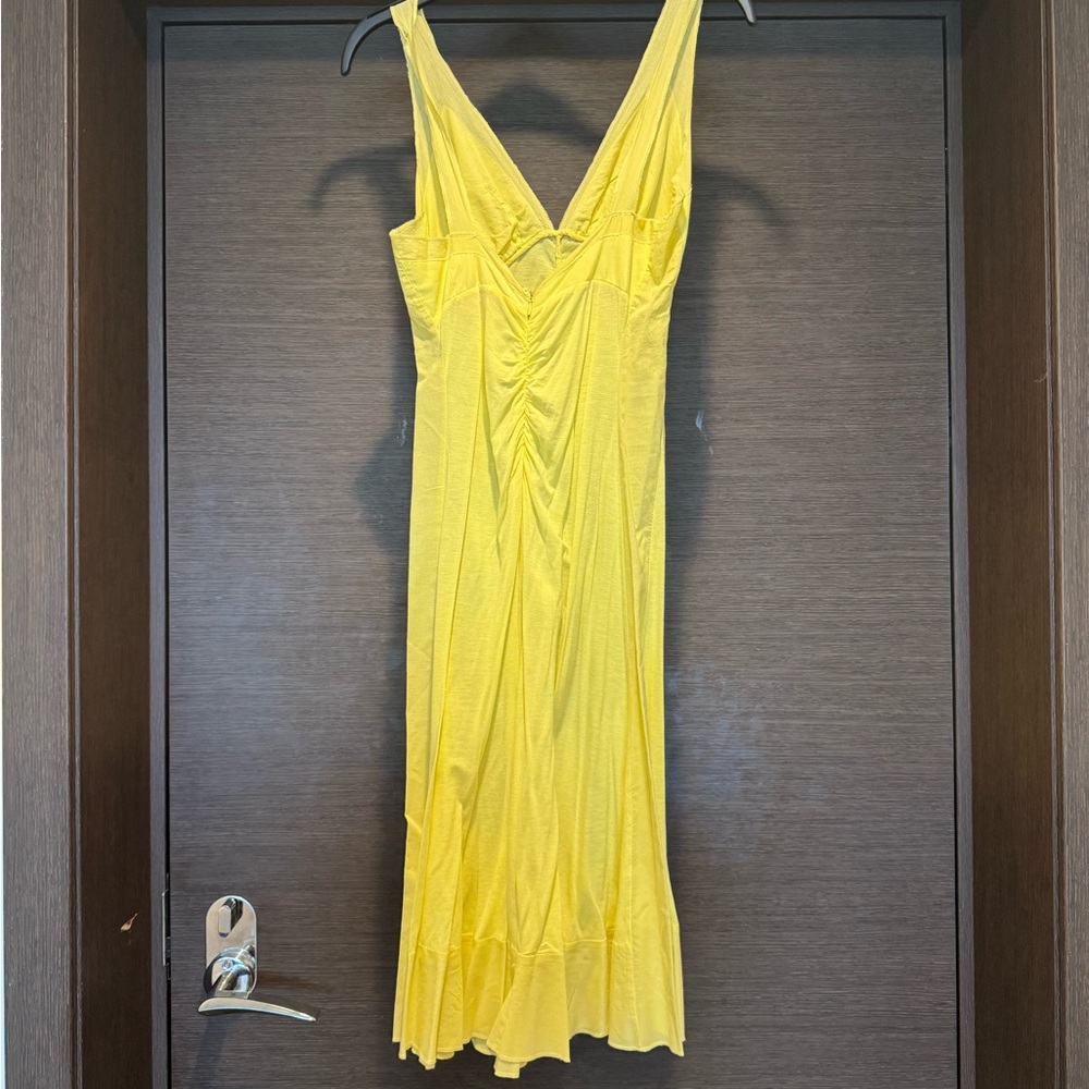 BCBGMaxAzria Lovely Prima Cotton Midi Dress. It has a stain, but it can be dyed.